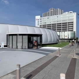 近未来的な商店建築　「NISSAN  PAVILION Yokohama」