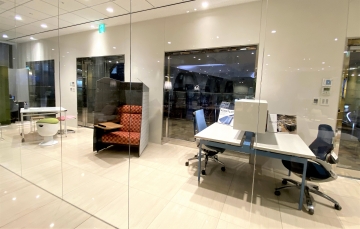 【今月の東京エントランス】機能とデザインを融合。新たなワークスタイルをサポートするイトーキのオフィス家具
