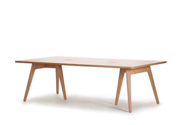 国産木材を使用したオリジナル家具を販売開始します。