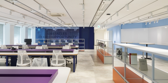 オフィスデザイン事例|空間ごとのデザインとカラーを楽しめるオフィス