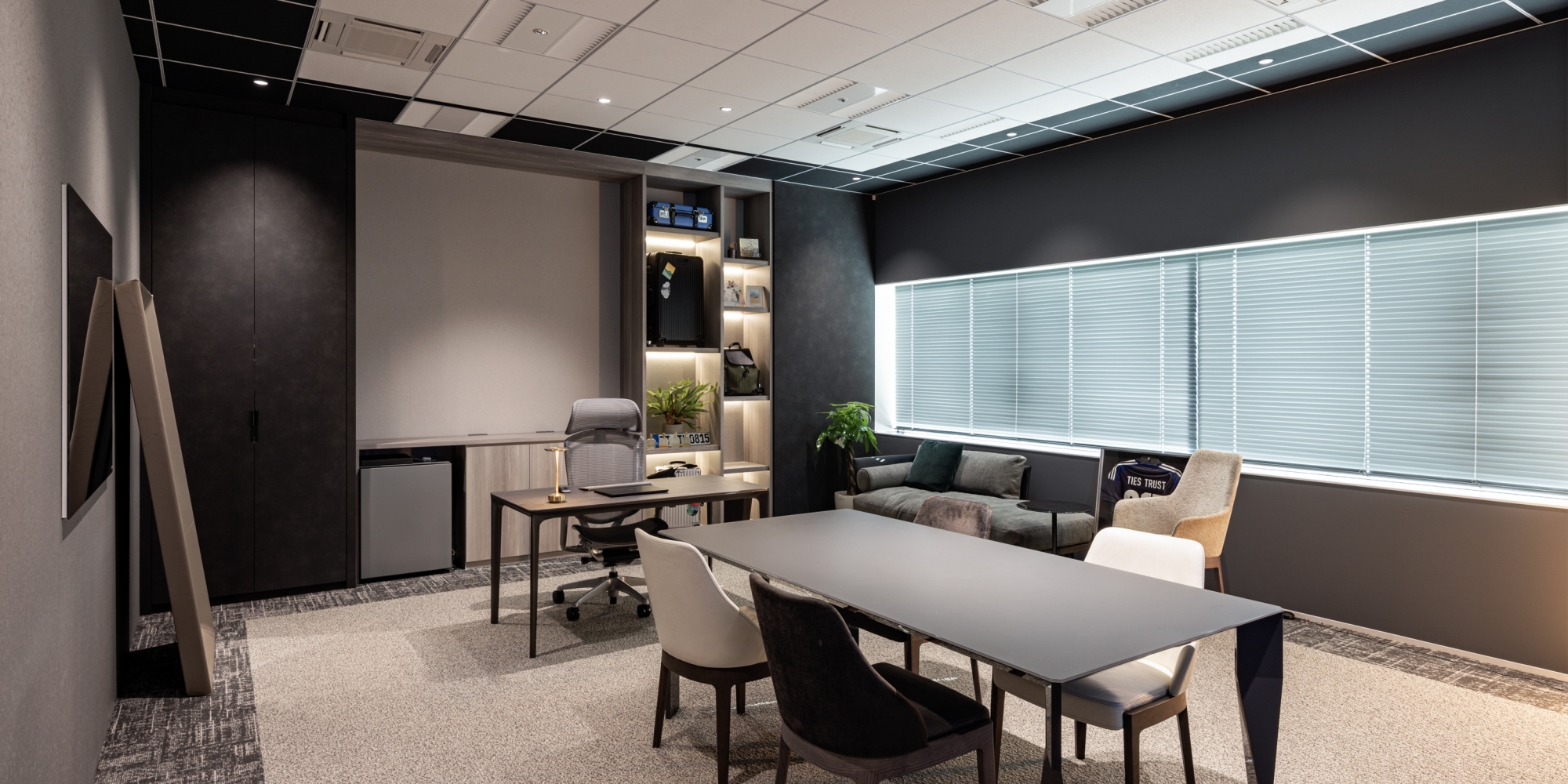 オフィスデザイン実績～上質さと信頼感を照明で演出したワークプレイス