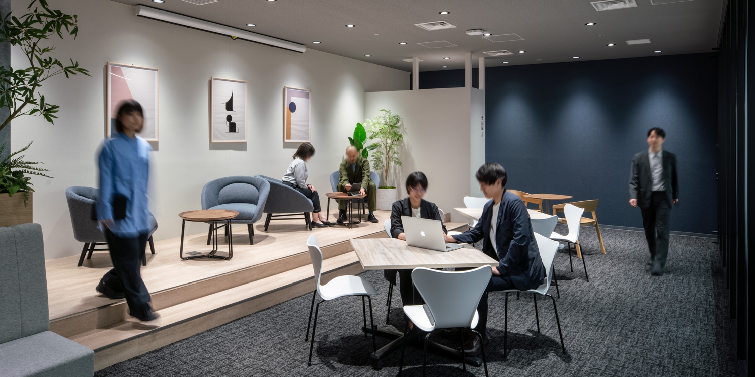 オフィスデザイン実績～シックなデザインと入居者専用の特別感を演出した利便性の高いラウンジ空間