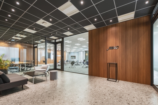 オフィスデザイン事例|社内外の交流から新しいイノベーションが生まれる多機能なサテライトオフィス『Publica』