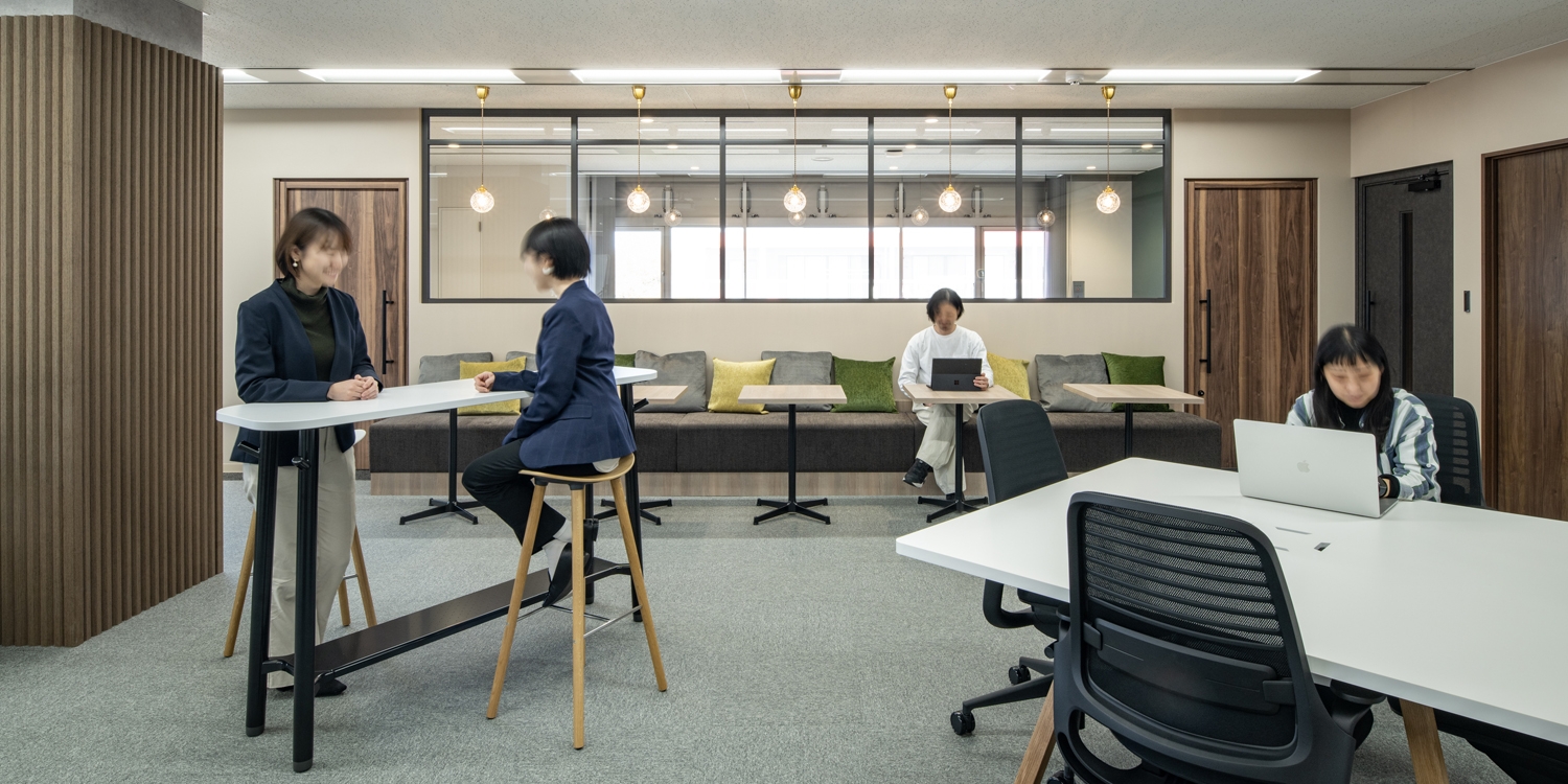 オフィスデザイン実績～企業成長に柔軟に対応するレイアウト。落ち着きと明るさのあるオフィス空間