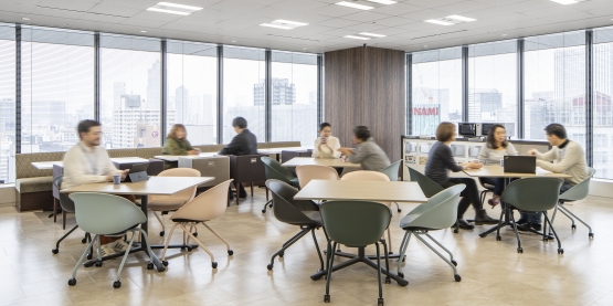 オフィスデザイン事例|コミュニケーションを活性化させ、社員のモチベーションを高めるオフィス