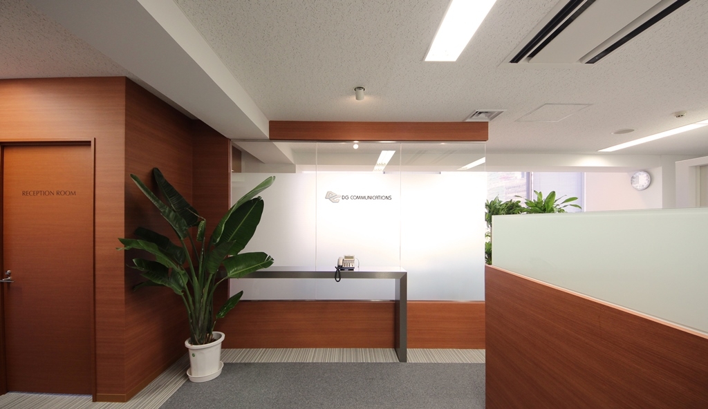 オフィスデザイン実績～ガラスを多用し眺望を生かした新しい風を運ぶ開放的なオフィス