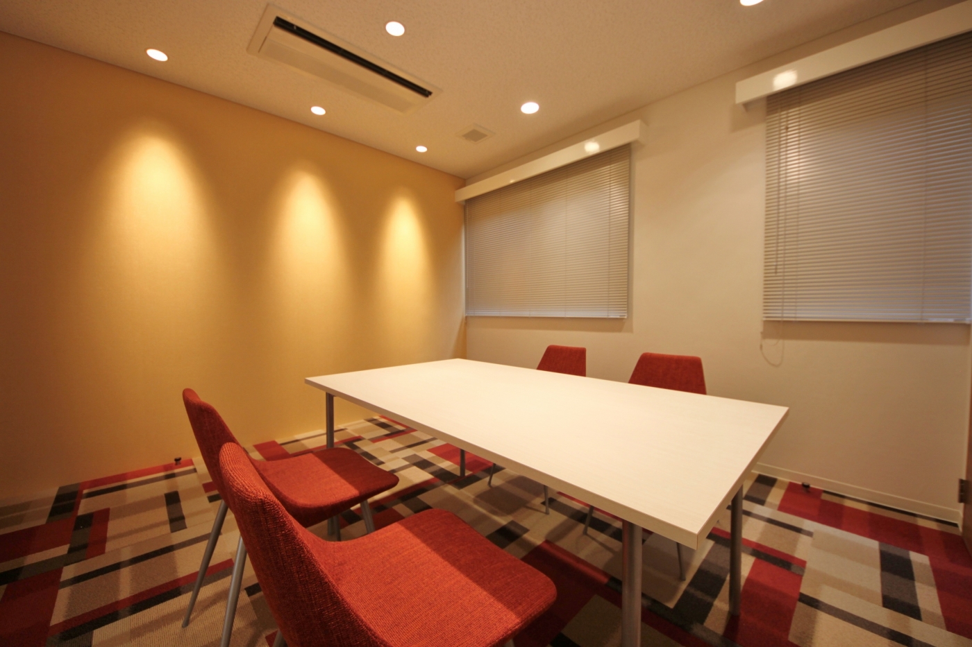 オフィスデザイン実績～安心感、高級感のある上質な空間					
