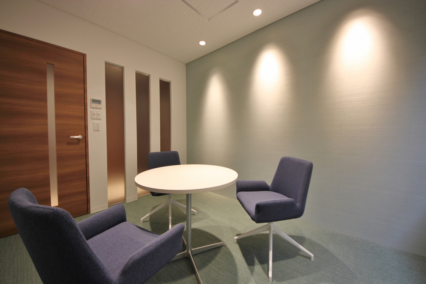 オフィスデザイン実績～安心感、高級感のある上質な空間					