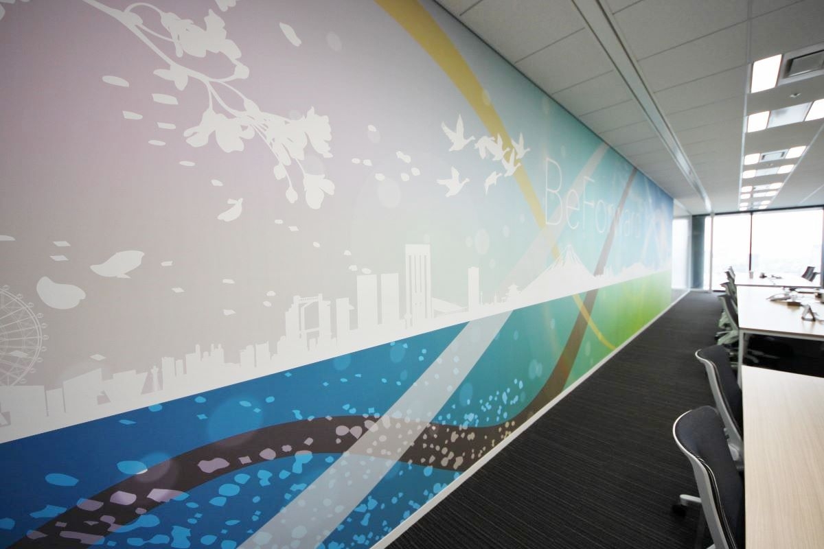 オフィスデザイン実績～壁面を大胆に使ったオリジナルグラフィックデザインによるブランディングの向上