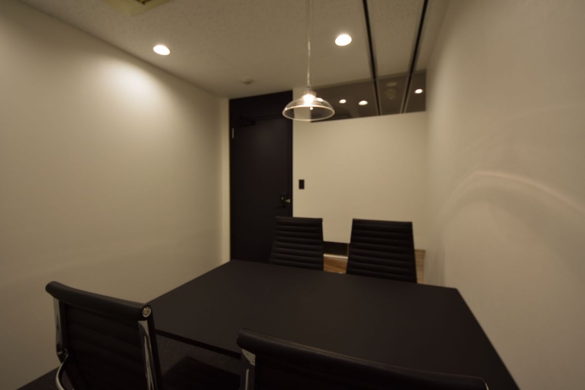オフィスデザイン実績～厳選したマテリアルミックスでオリジナリティを表現する空間