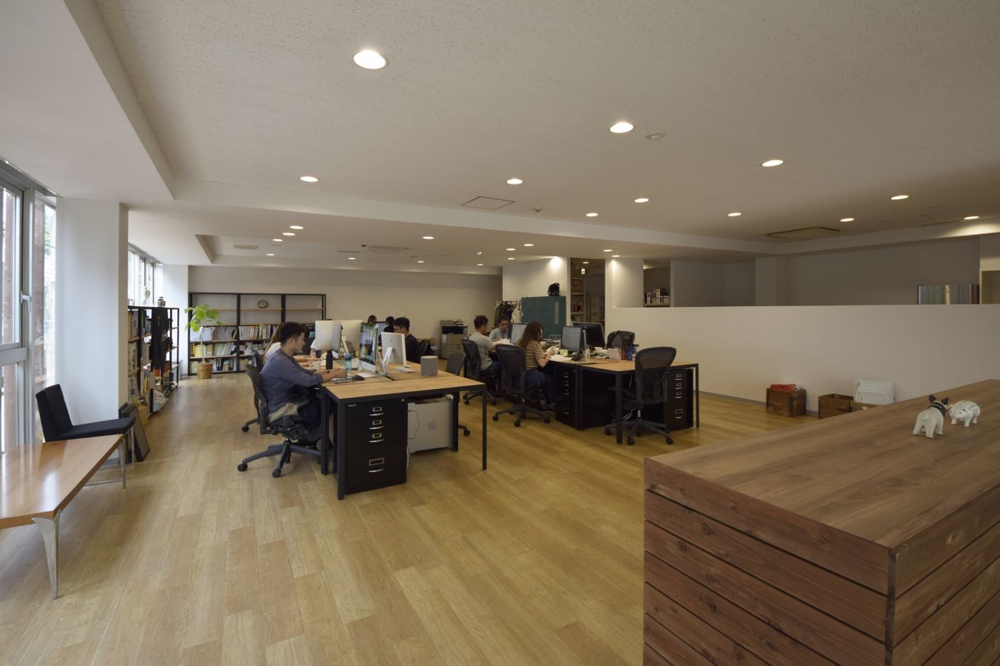 オフィスデザイン実績～シンプルであることが心地よさを感じさせるオフィス空間
