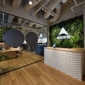 自然×テクノロジーが融合した、心地よい空間のオフィス。