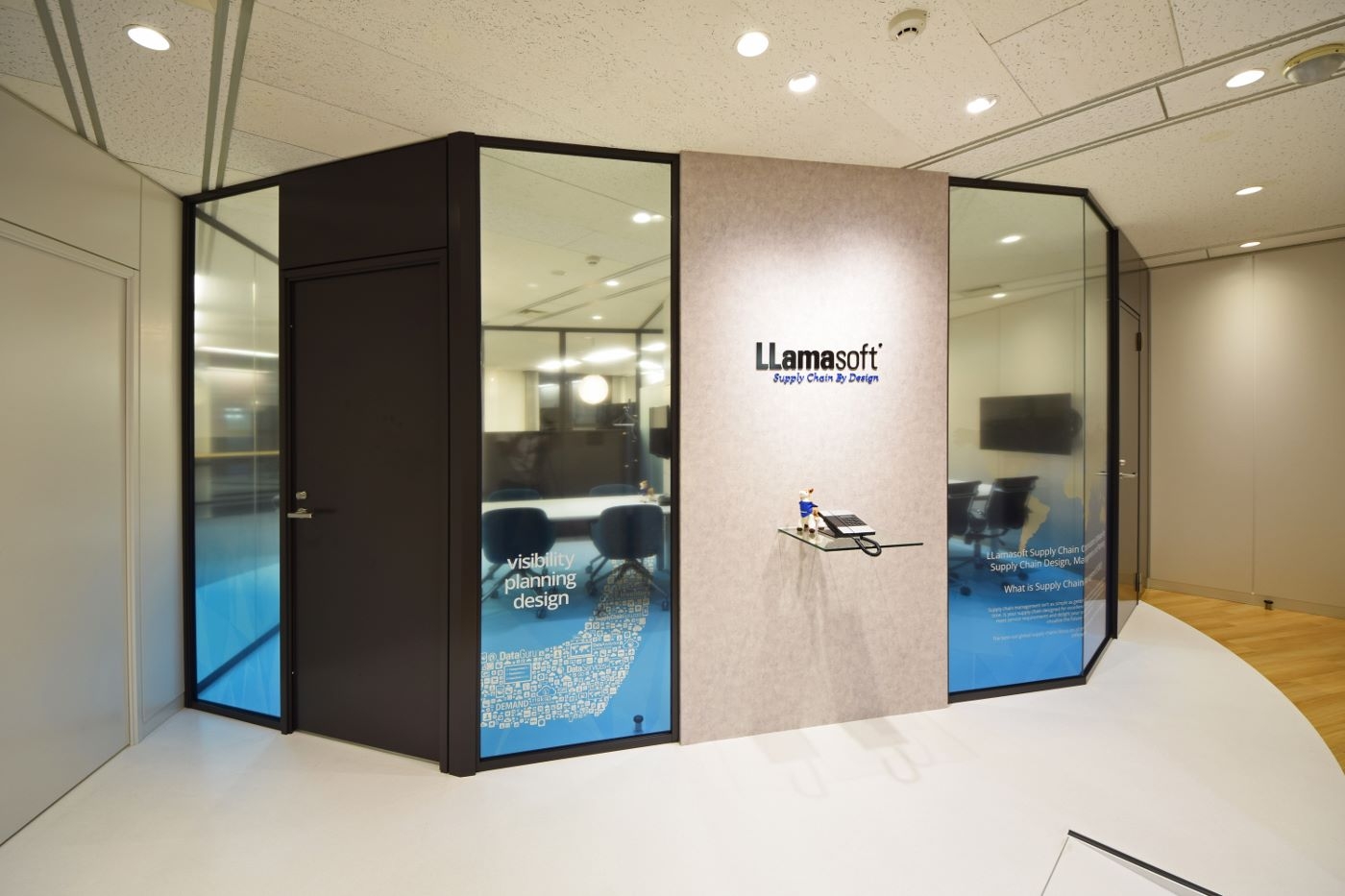 オフィスデザイン実績～ガラス壁で織りなすオープン空間から発信される『BORDERLESS』オフィス