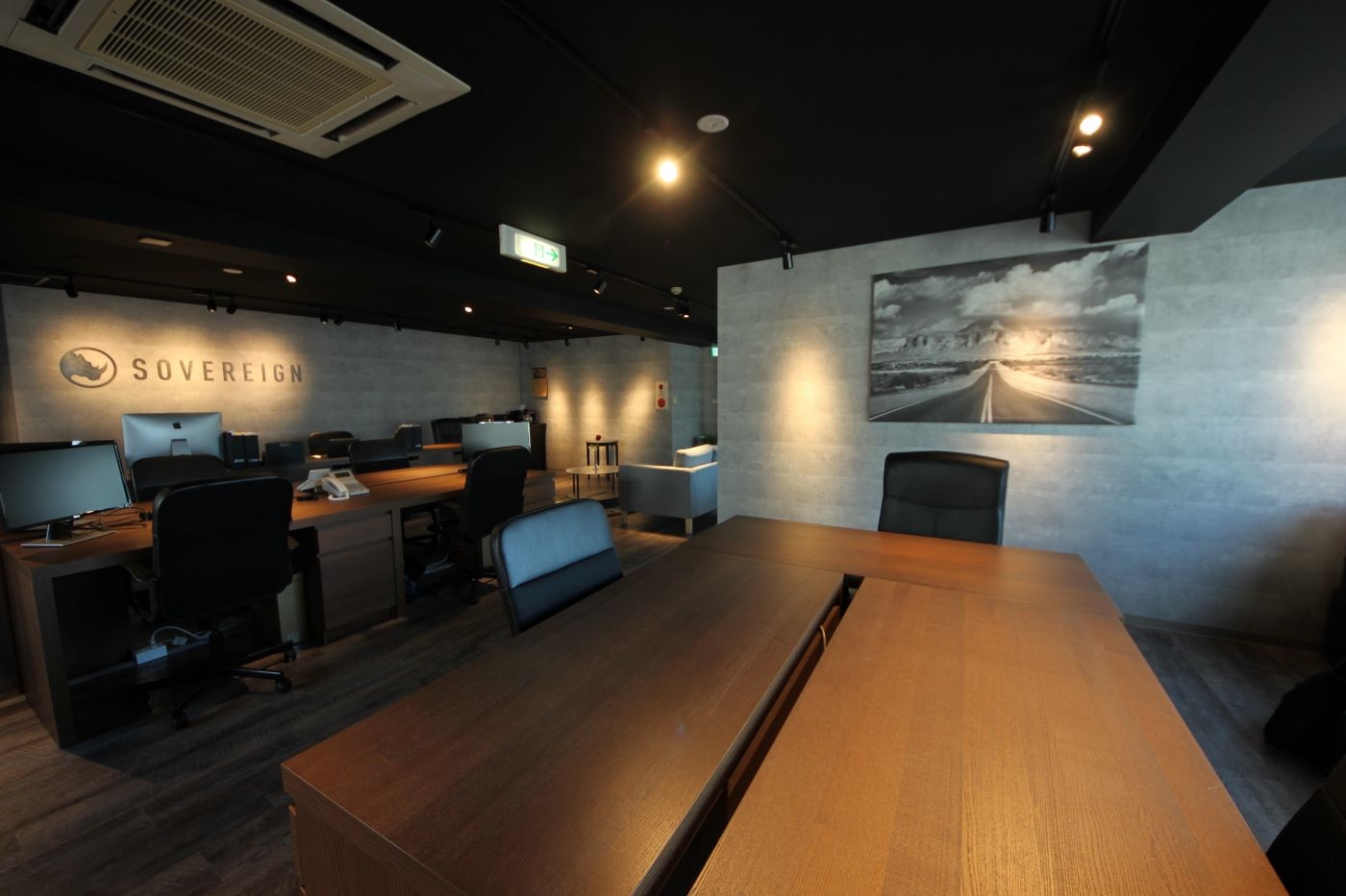 オフィスデザイン実績～日本にＯＰＥＮ！クールな空間に力強さが交わるケニア産デザイナーズオフィス
