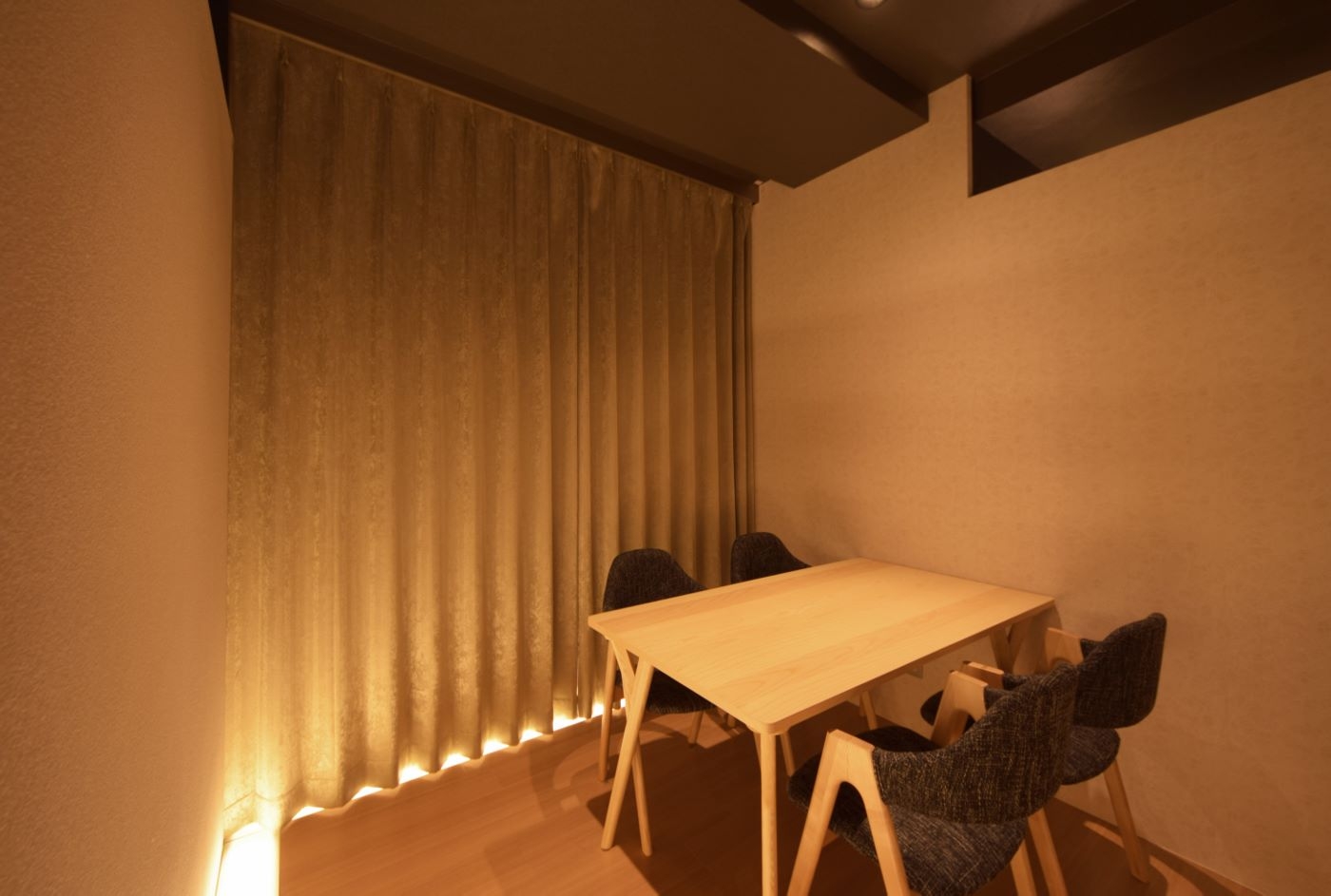 オフィスデザイン実績～間接照明が印象的に空間を彩る和モダンなデザイナーズエステサロン