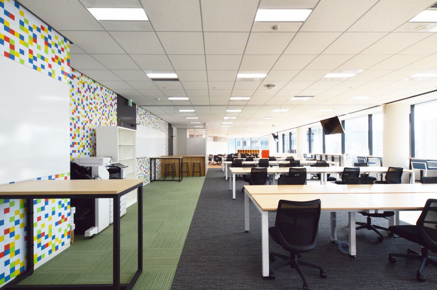 オフィスデザイン実績～色彩とダイナミックさを兼ね備えたインパクトを重視したオフィス