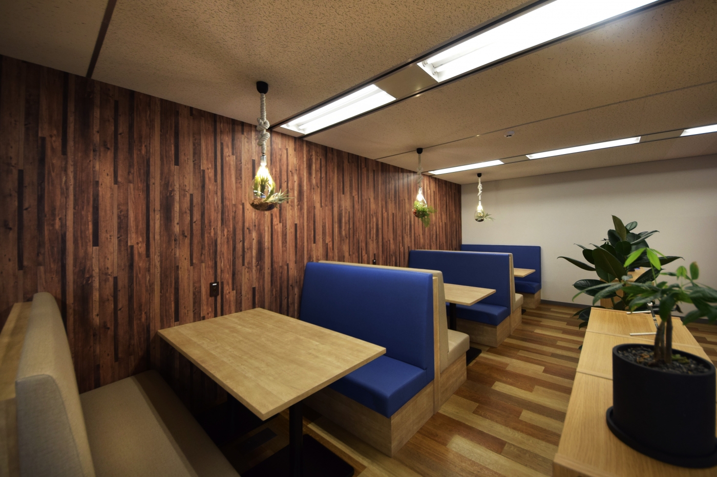 オフィスデザイン実績～多様な働き方ができるオフィス ー照明計画で空間にメリハリをー