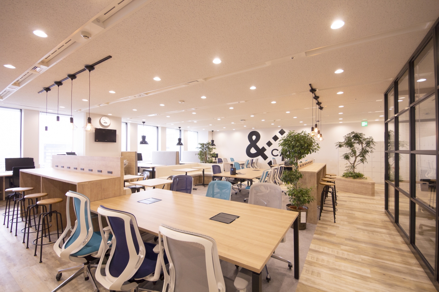 オフィスデザイン実績～「＆CAFE」 -自然なコミュニケーションが生まれるオープンオフィス-  