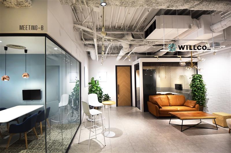 オフィスデザイン実績～「自分らしく幸せに働ける」空間を体現。明るい声と爽やかな空気の流れるオフィス