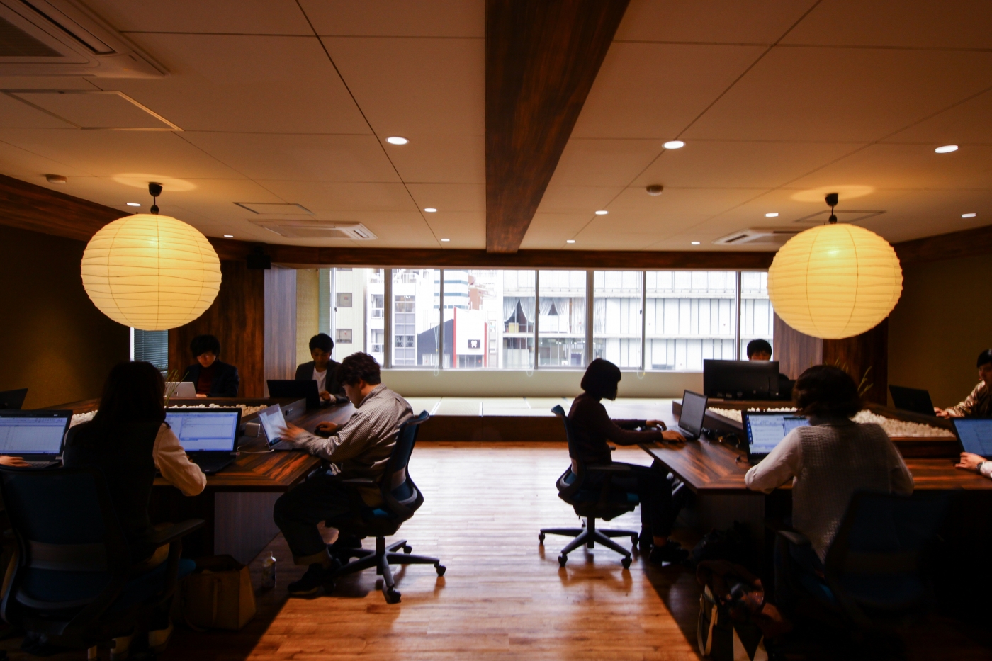 オフィスデザイン実績～落ち着いた空間で未来への想像が膨らむ、クリエイティブ和オフィス