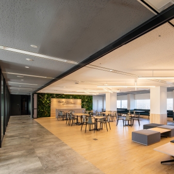 オフィスデザイン事例|先進性とナチュラルを併せ持つ次世代型ハイブリットオフィス