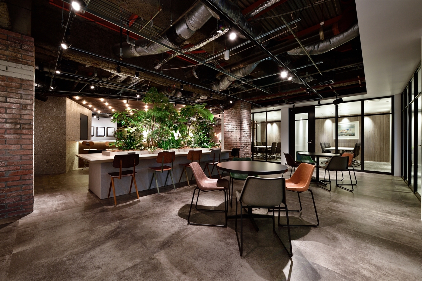 オフィスデザイン実績～新しい関係性を生み出す、ブルックリンスタイルのエントランス空間