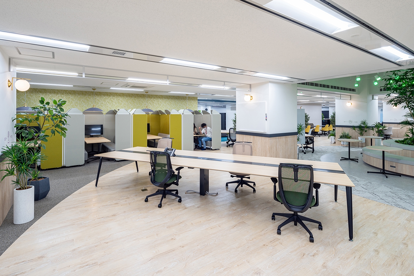 オフィスデザイン実績～ネイチャー×サイエンス　相反する印象の2つを融合させたイノベーションオフィス