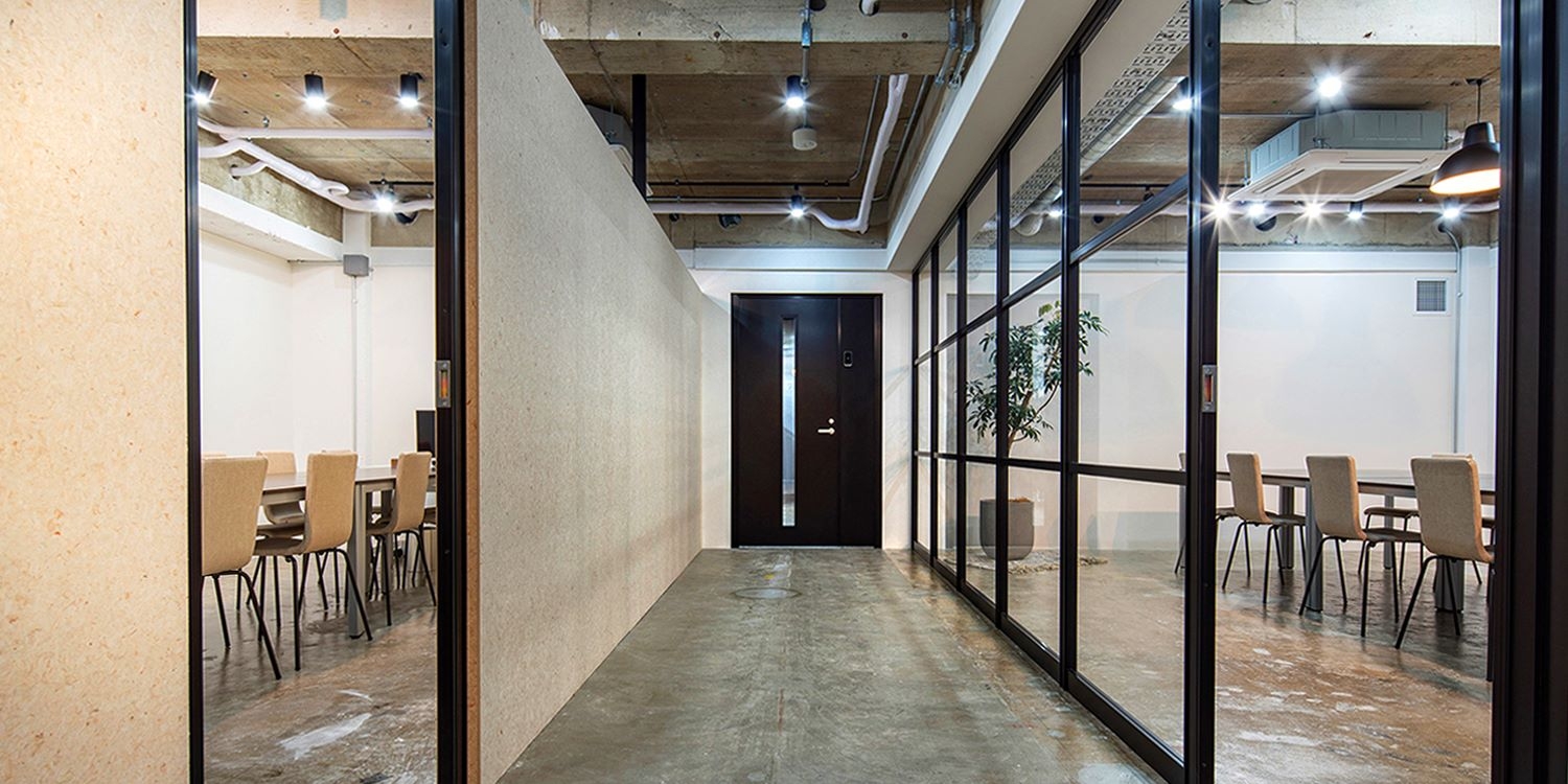オフィスデザイン実績～既存の空間を最大限に活かした、開放感あふれるオフィス