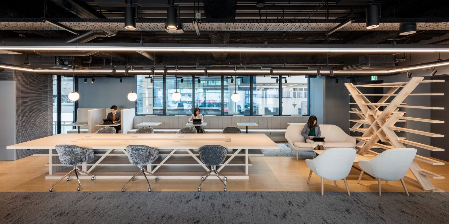 オフィスデザイン実績～コンセプト「TSUMUGI」をデザイン。洗練され、知的創造性を高めるオフィスビル