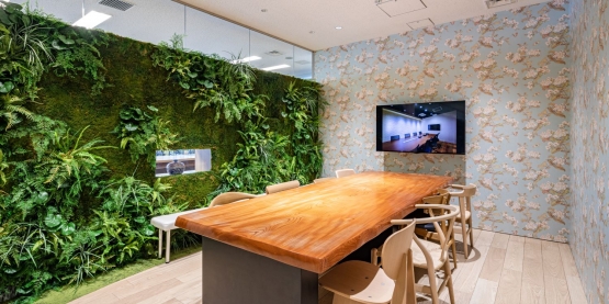 オフィスデザイン事例|働く場所を自ら選択でき、ハイブリッドワークに対応した「IRODORI」オフィス