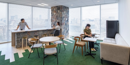 オフィスデザイン事例|にぎやかで明るいイメージをデザインで表現。コミュニケーションが活性化するオフィス