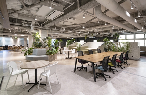 オフィスデザイン事例|倉庫フロアをリニューアル。コンセプトをデザインしたコワーキングスペース