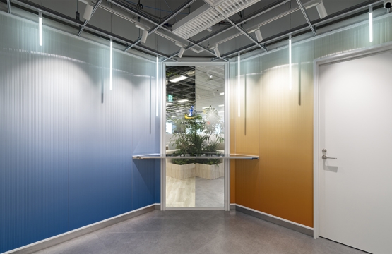 オフィスデザイン事例|眺望を生かし開放感を感じられる、緑豊かで働きやすいオフィス