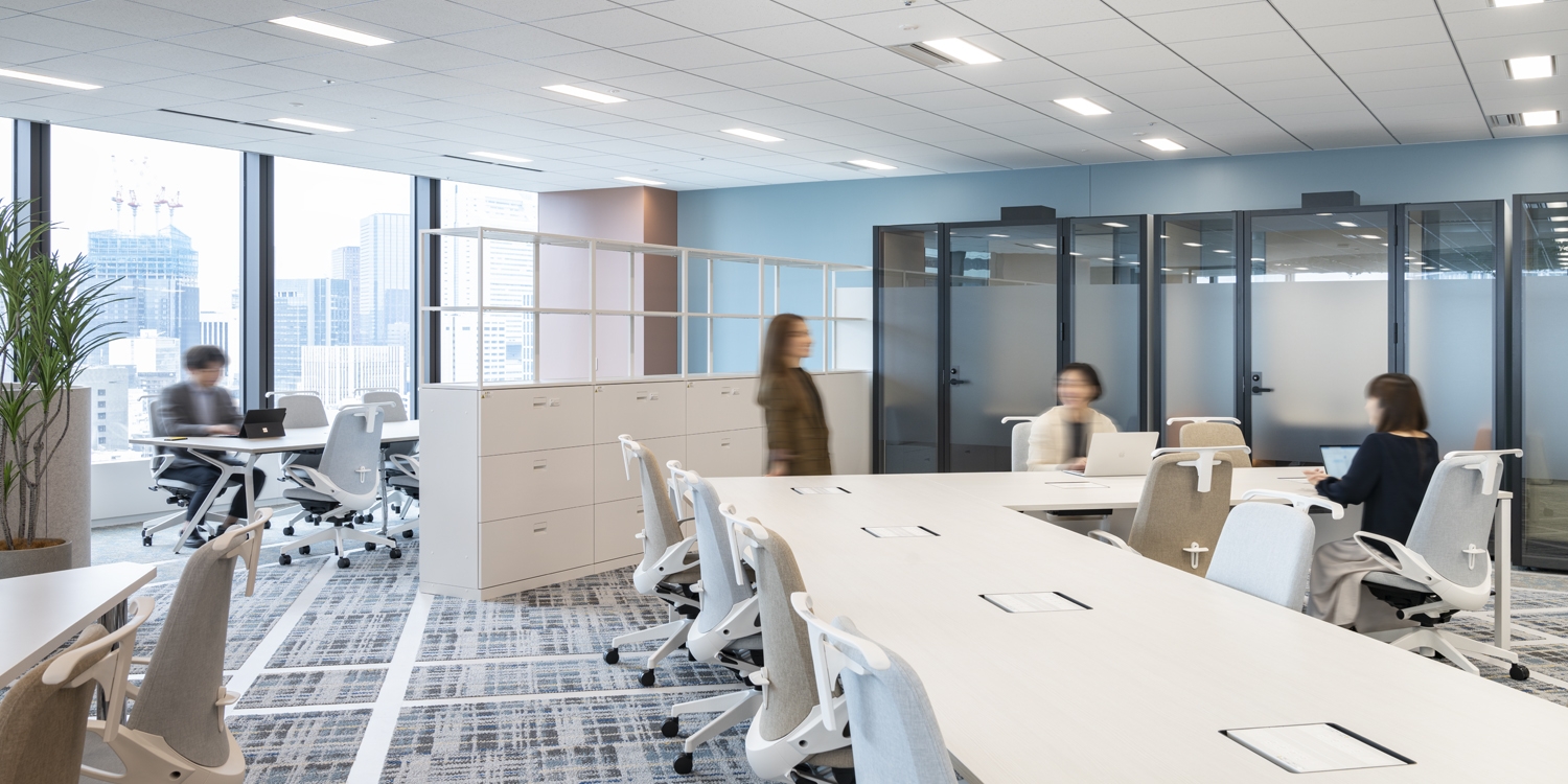 オフィスデザイン実績～眺望を生かし開放感を感じられる、緑豊かで働きやすいオフィス