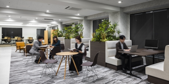 オフィスデザイン事例|京都の雰囲気を感じながらハイブリッドワークができるニューノーマルなオフィス